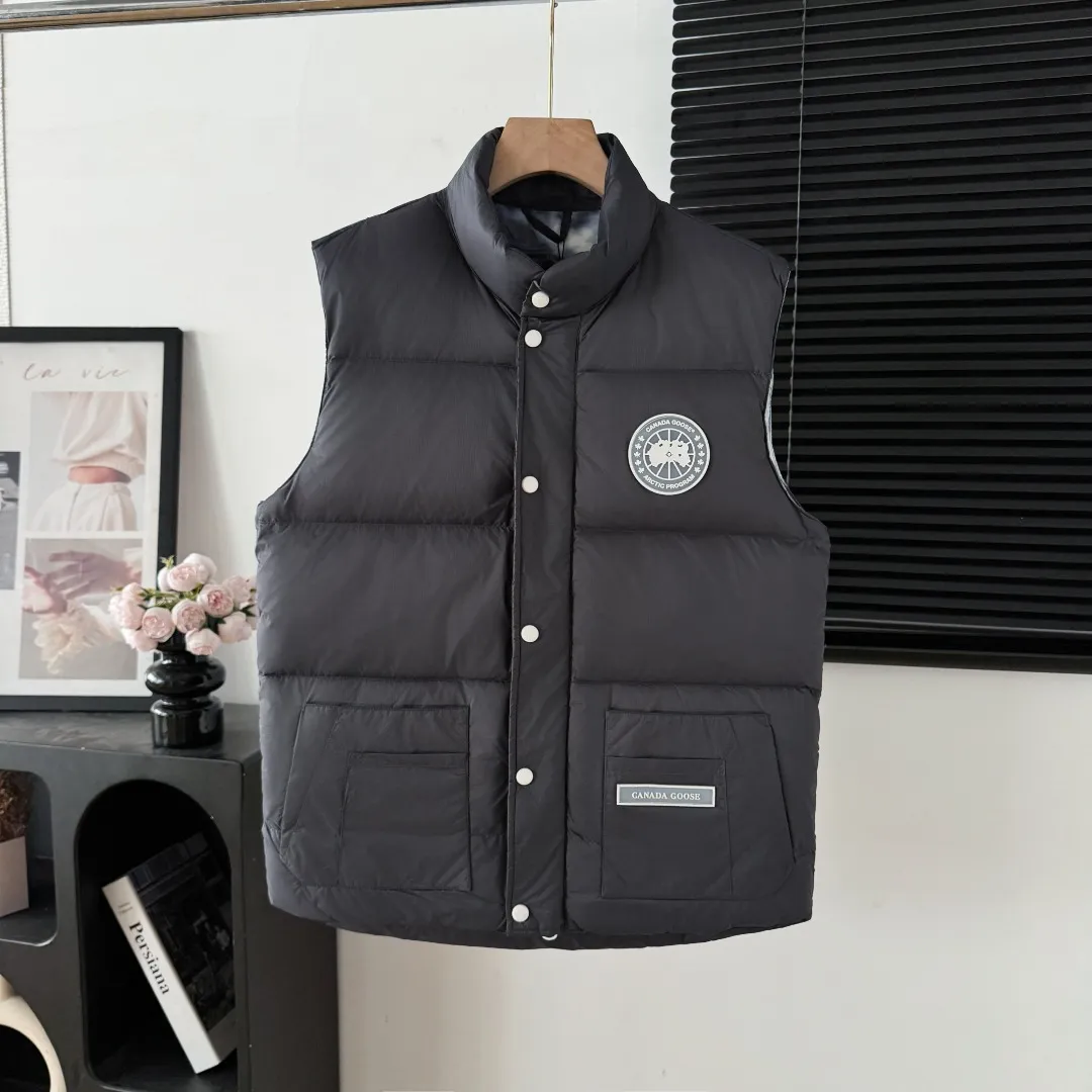 Style No.: Y 86 𝗖𝗔𝗡𝗔𝗗𝗔 𝗚𝗢𝗢𝗦𝗘/Canada Goose White Label Glacier Vest Down Jacket Freestyle Vest THEICON This excellent down-filled vest can be freely layered with various clothes and is people's favorite during the changing seasons. It's Classic Versatile and provides excellent warmth. The Northern Lights Capsule Series is reimagined in rich hues inspired by the stunning colors of Canada's north. Glacial Haze Capsule Series has been improved with a striking and rich color series that gives people the feeling of being trapped in the mist around icebergs and glaciers. The top original replica version refers to the highest version in China (there is no one) (it is a piece of craftsmanship to make a piece of clothing that is ZP when placed in the counter) 1⃣ Made of original custom-made double plain 9500-100% nylon nylon fabric, windproof, waterproof and stain-resistant 2⃣ Filled with national standard Guangzhou Inspection white duck down, the amount of down is more than twice that of ordinary goods. 3⃣The zipper is customized from Yoshida YKK factory, with clear engraving and perfect smooth texture. 4⃣Collar label, armband, back label, hangtag, complete anti-counterfeiting label. Color: Black White, Mood Blue, Melt Water Blue, Graphite Gray. Sizes: XS S M L XL XXL